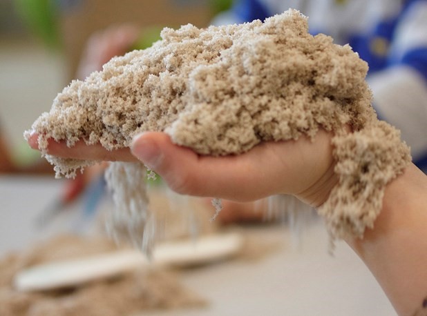 KINETIC SAND pijesak za modeliranje 2,5kg