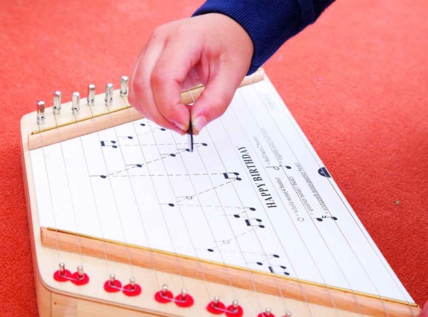 MUZIČKI INSTRUMENT ZIPINO