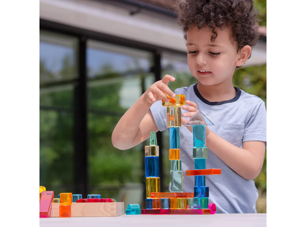 AKRILNI OBLICI U PLITICI S OGLEDALOM