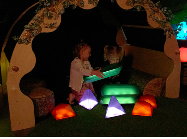 VELIKI SVJETLEĆI DRAGULJI, 9 kom.