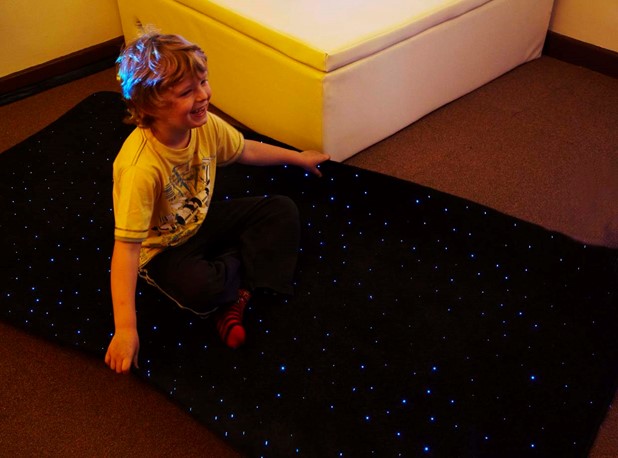 TEPIH S LED ZVIJEZDAMA 100x100cm