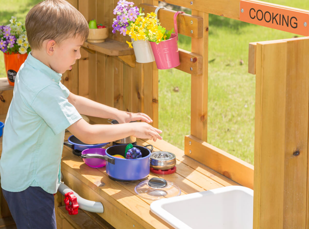 KUHINJA S PUMPOM ZA IGRU NA OTVORENOM