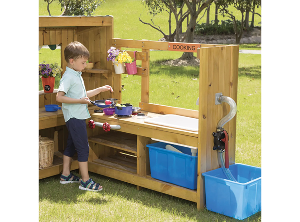 KUHINJA S PUMPOM ZA IGRU NA OTVORENOM