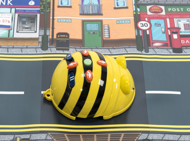 BEE BOT PODLOGA ULICA