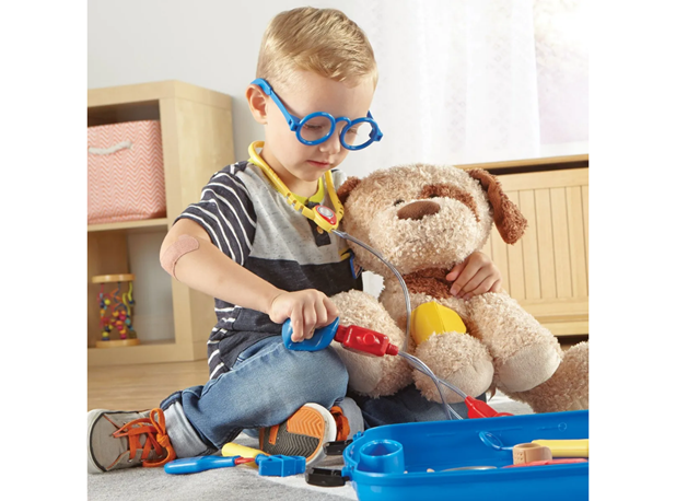 KOMPLET ZA MALOG DOKTORA U KOFERU, 19 elem.