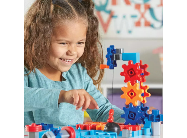 KONSTRUKTOR STEM GRADIMO STROJEVE