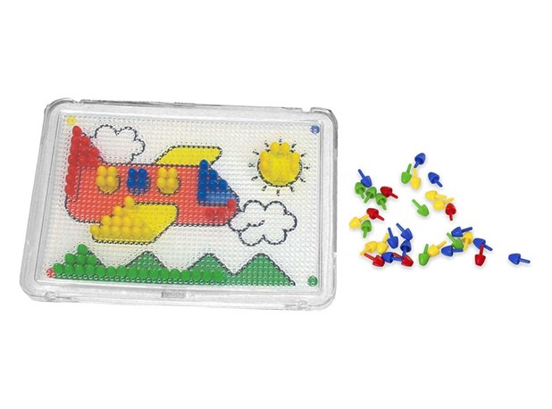PIKA SLIKA SA SITNIM ČAVLIĆIMA u kutiji