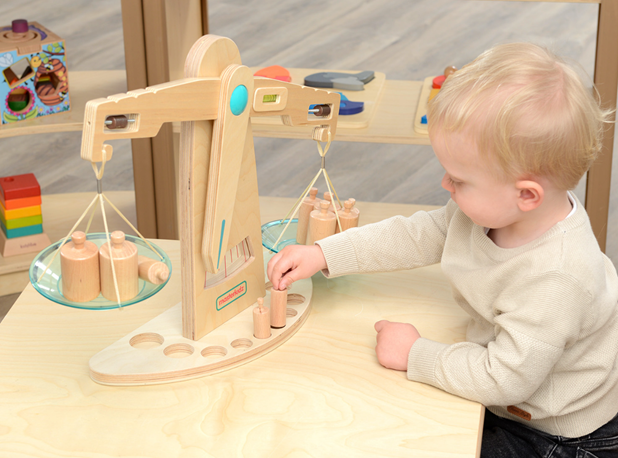 DRVENA VAGA S UTEZIMA