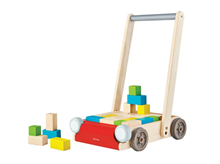 BABY GURALICA S DRVENIM KOCKAMA